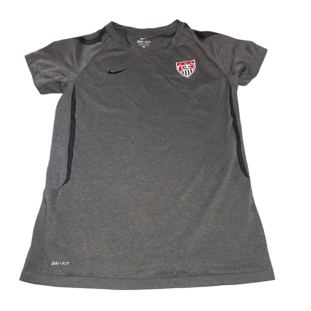 Nike Dri Fit T shirt.  Size Women's Medium.  US Soccer logo.  Short Sleeve Gray
